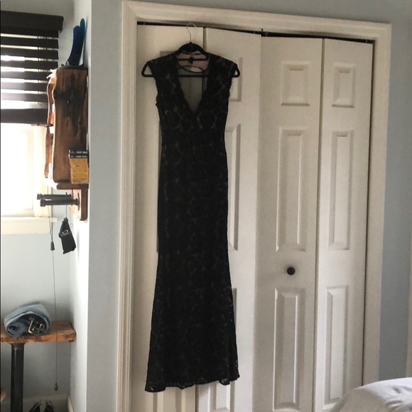 Betsy & Adam Dresses & Skirts - Betsy and Adam black lace overlay gown